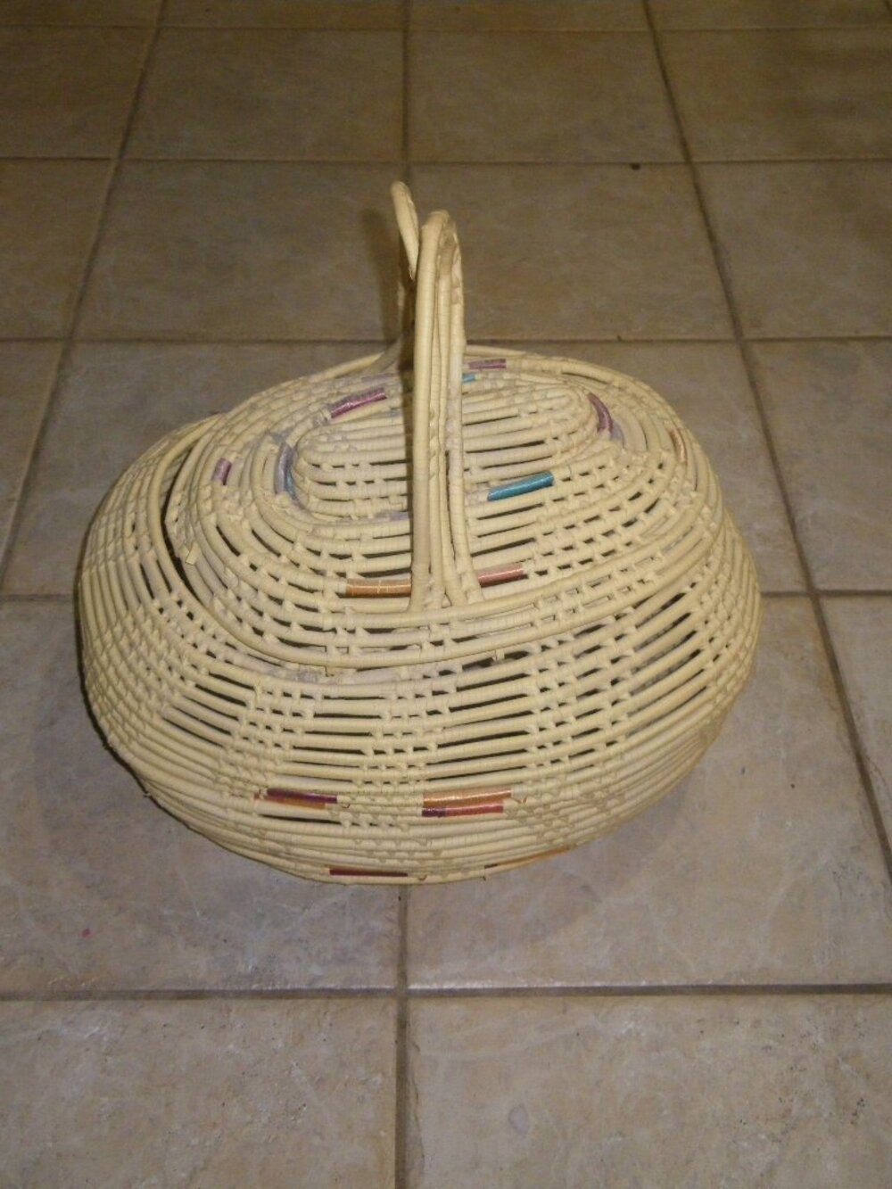 Vintage Very Large Hand Made Wicker Basket w/ Lid & Double Handles